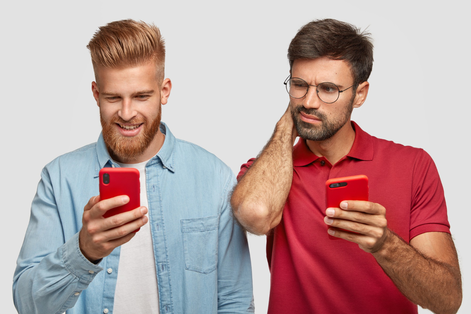 Agent IA pentru WhatsApp: comparație cu chatbots și asistență umană